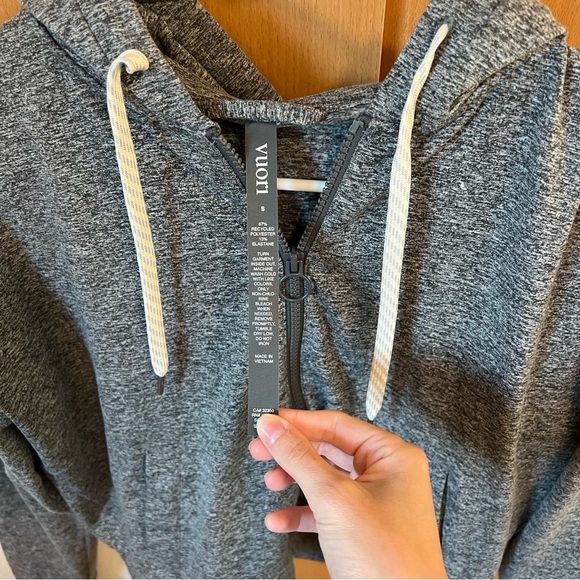 Vuori Granite Cropped Hoodie - Picture 2 of 4